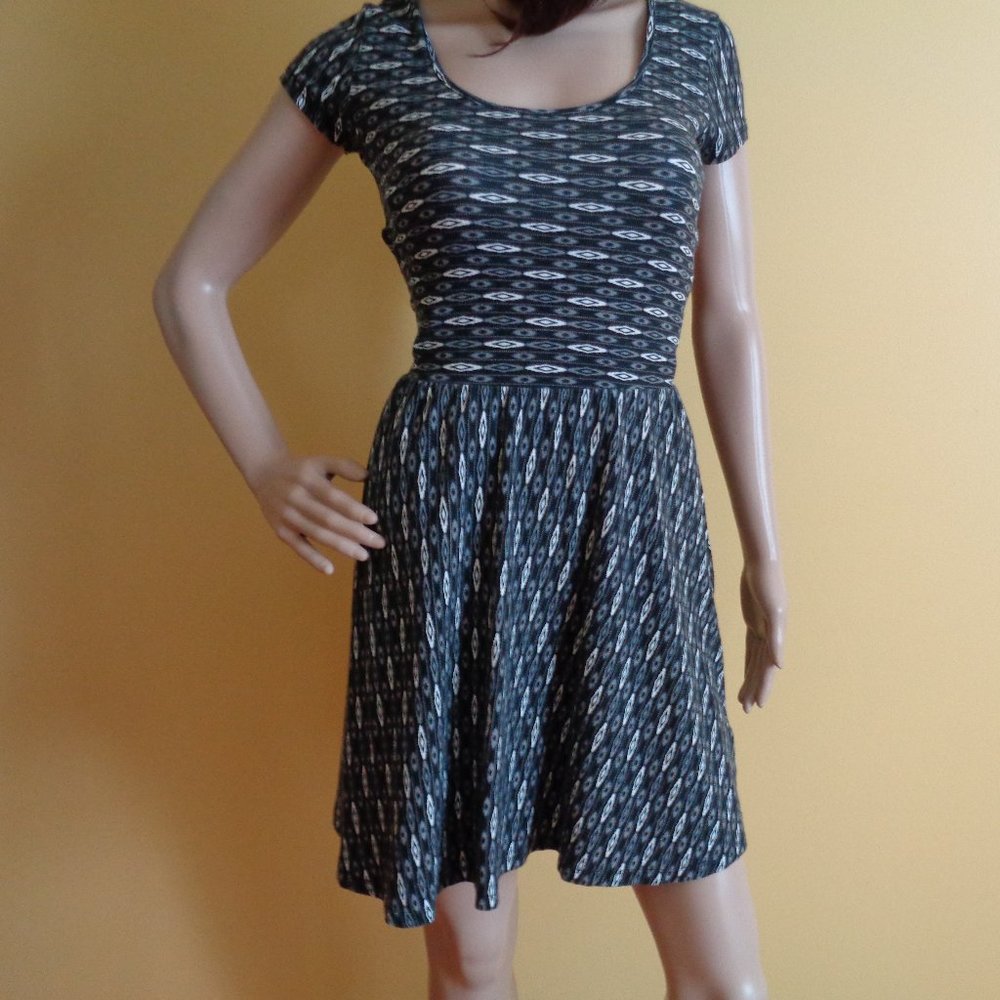 Forever 21 Scoop neck back cutout dress
